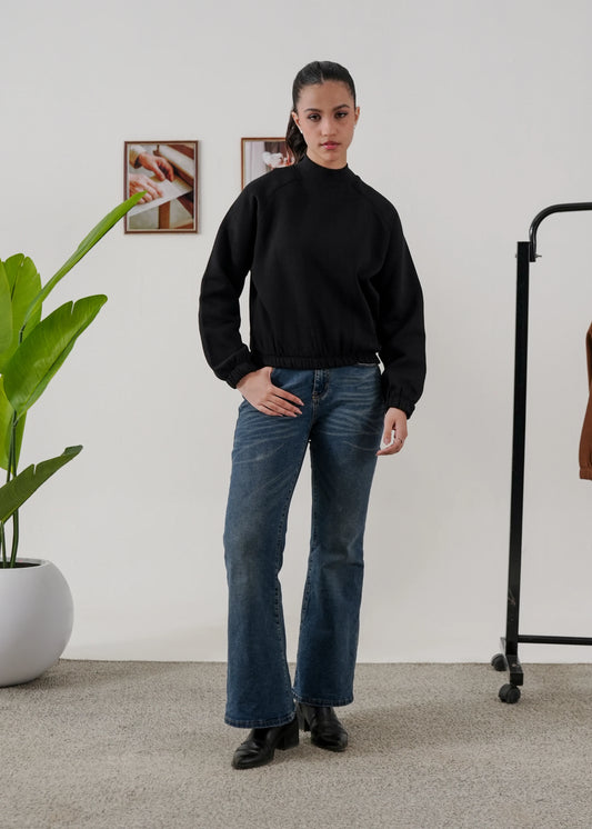 BLACK RAGLAN CROP FIT SWEATSHIRT