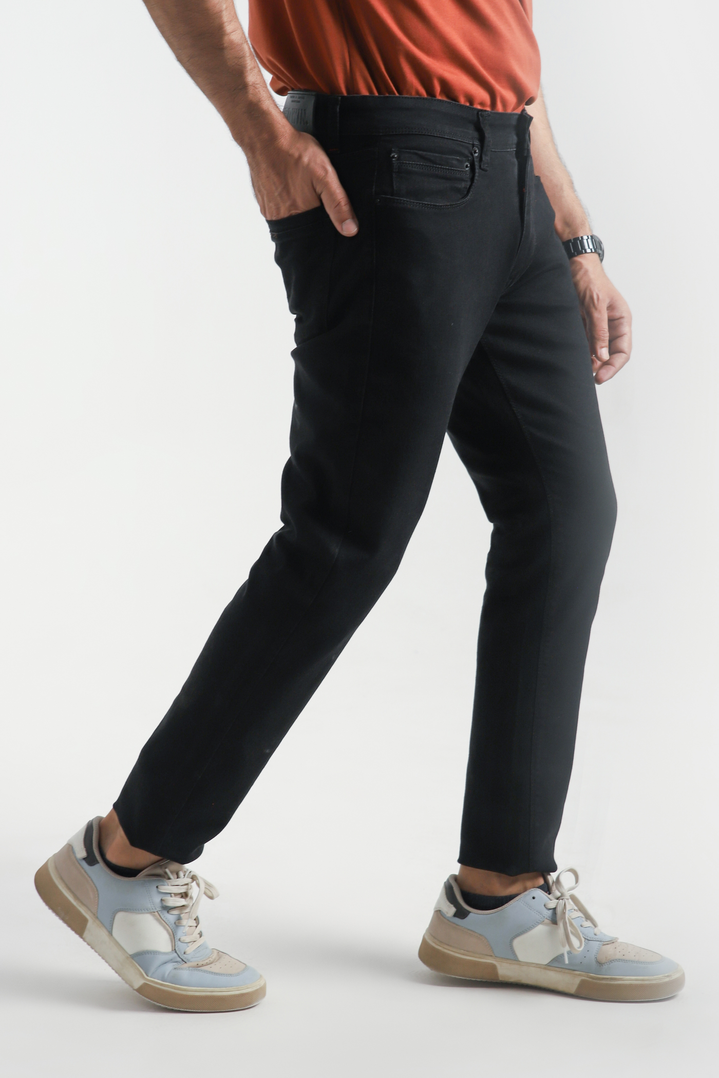 BLACK COMFORT FIT JEANS