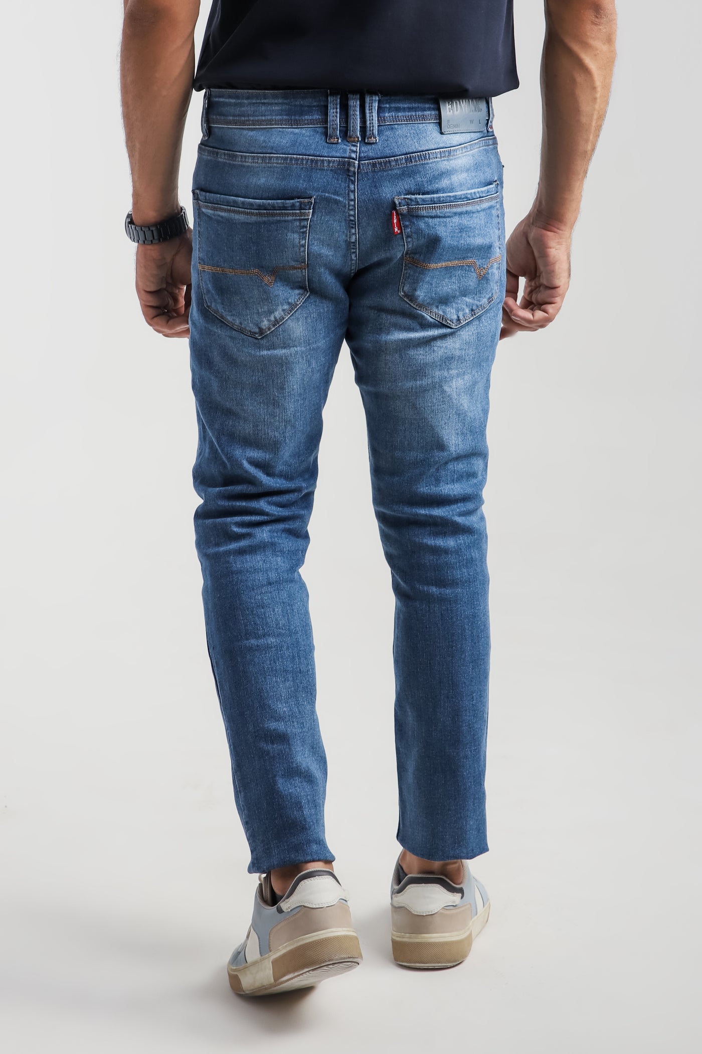 LIGHT BLUE COMFORT FIT JEANS